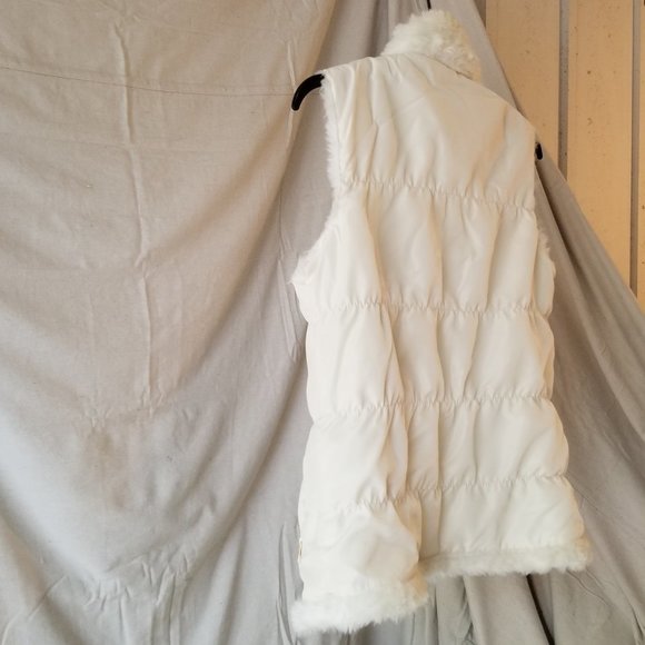 bagatelle Women’s Sleeveless White Faux Fur Reversible Vest Jacket – size Small - Picture 5 of 6